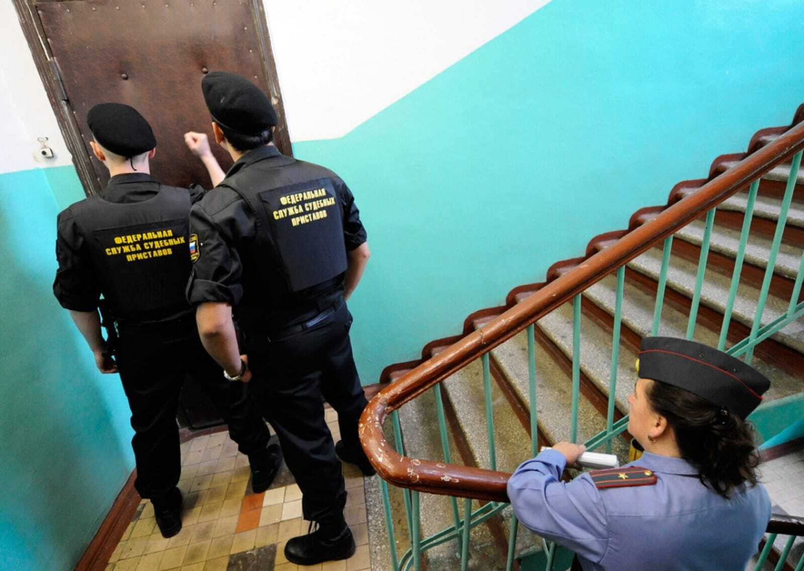 Суд удовлетворил иск о выселении неплательщика за коммунальные услуги в Великих Луках.