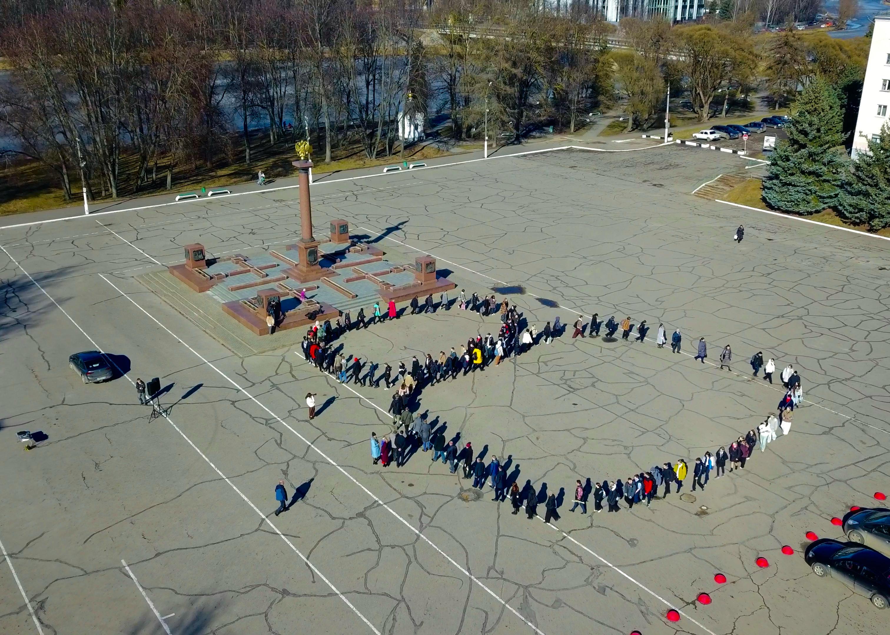 В Великих Луках прошла акция, посвященная Международному женскому дню.